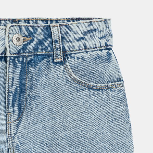 شورت جينز باللون الأزرق الباهت للفتيات